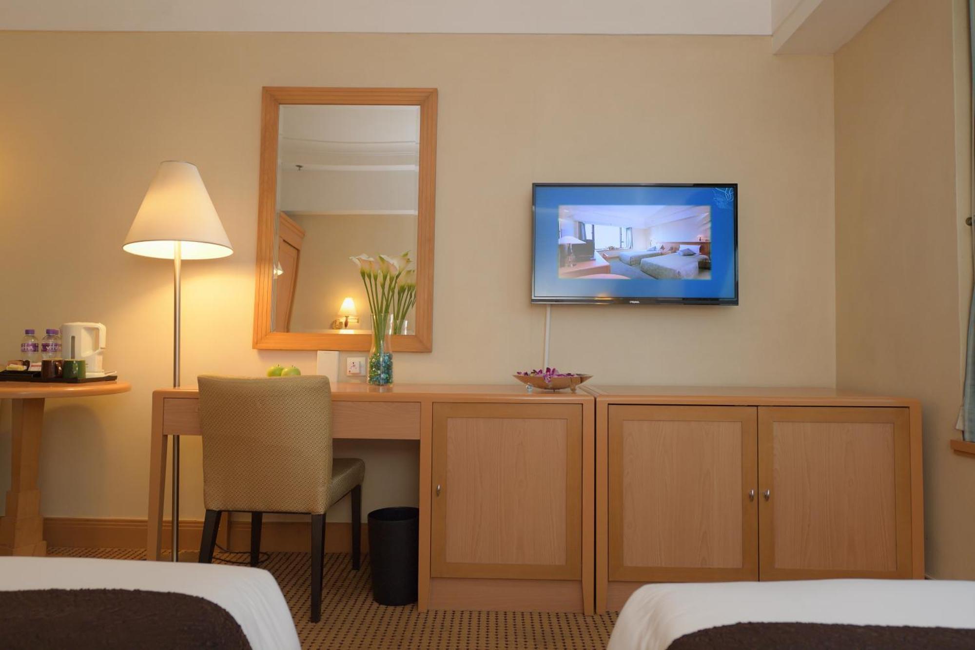 Ramada Grand View Hotel 4*